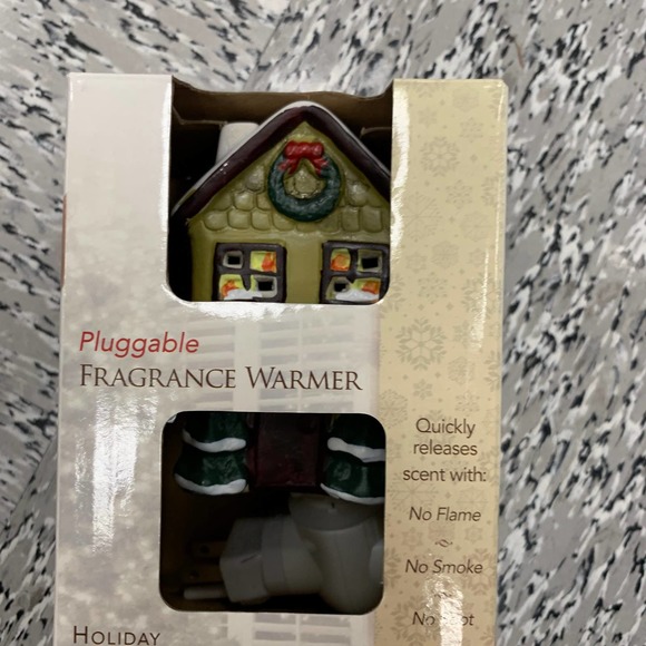 Candle Warmers Christmas Cottage Snow House Pluggable Fragrance Warmer Ceramic - Picture 5 of 8